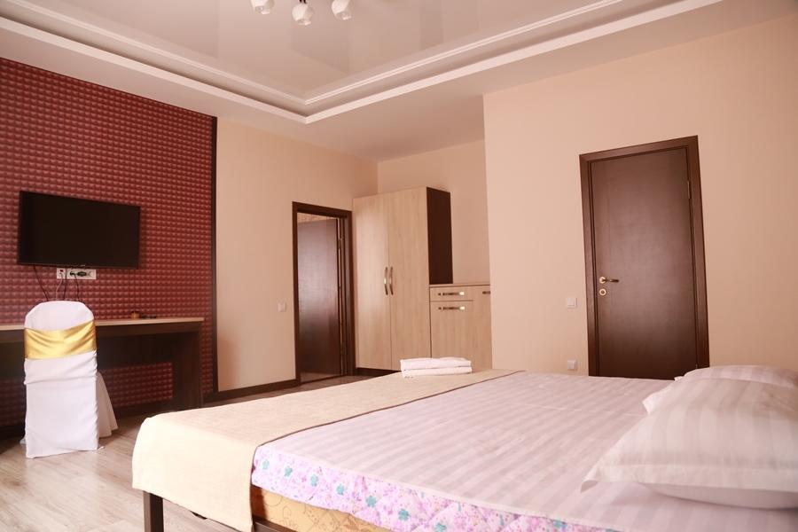 בישקק Center Hotel מראה חיצוני תמונה