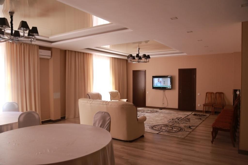 בישקק Center Hotel מראה חיצוני תמונה