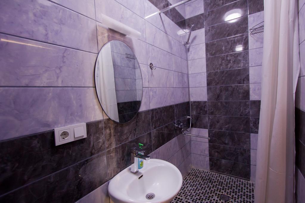 בישקק Center Hotel מראה חיצוני תמונה